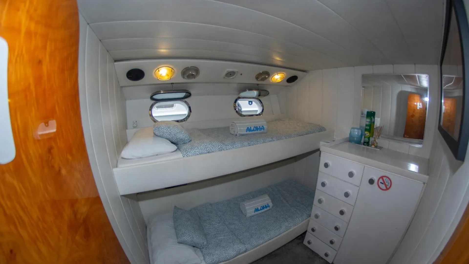 Botel Hotel Aloha Boat Barcelona